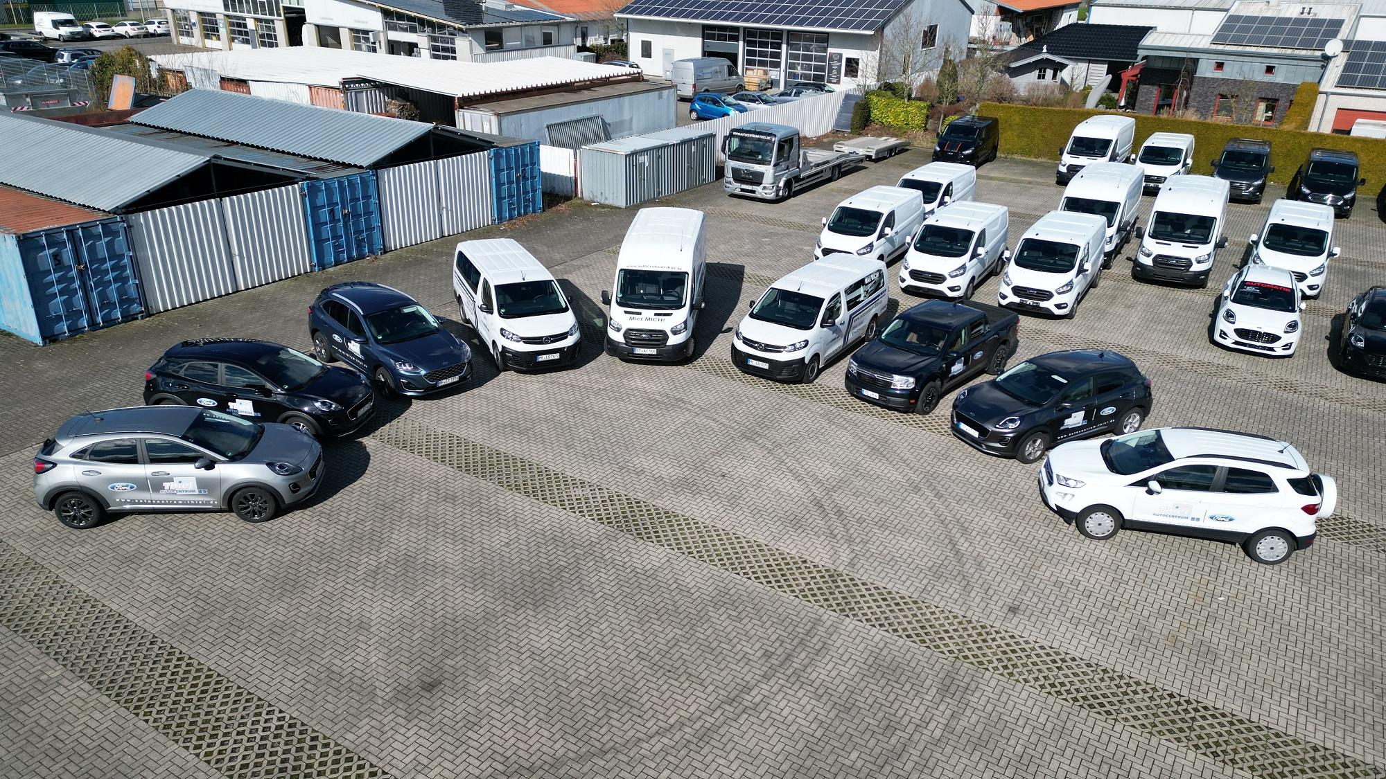 Mietfahrzeuge auf dem Gelände von Autocentrum Thiel